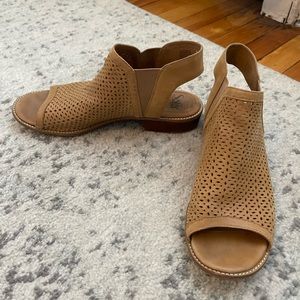 Soft sandals - barely worn